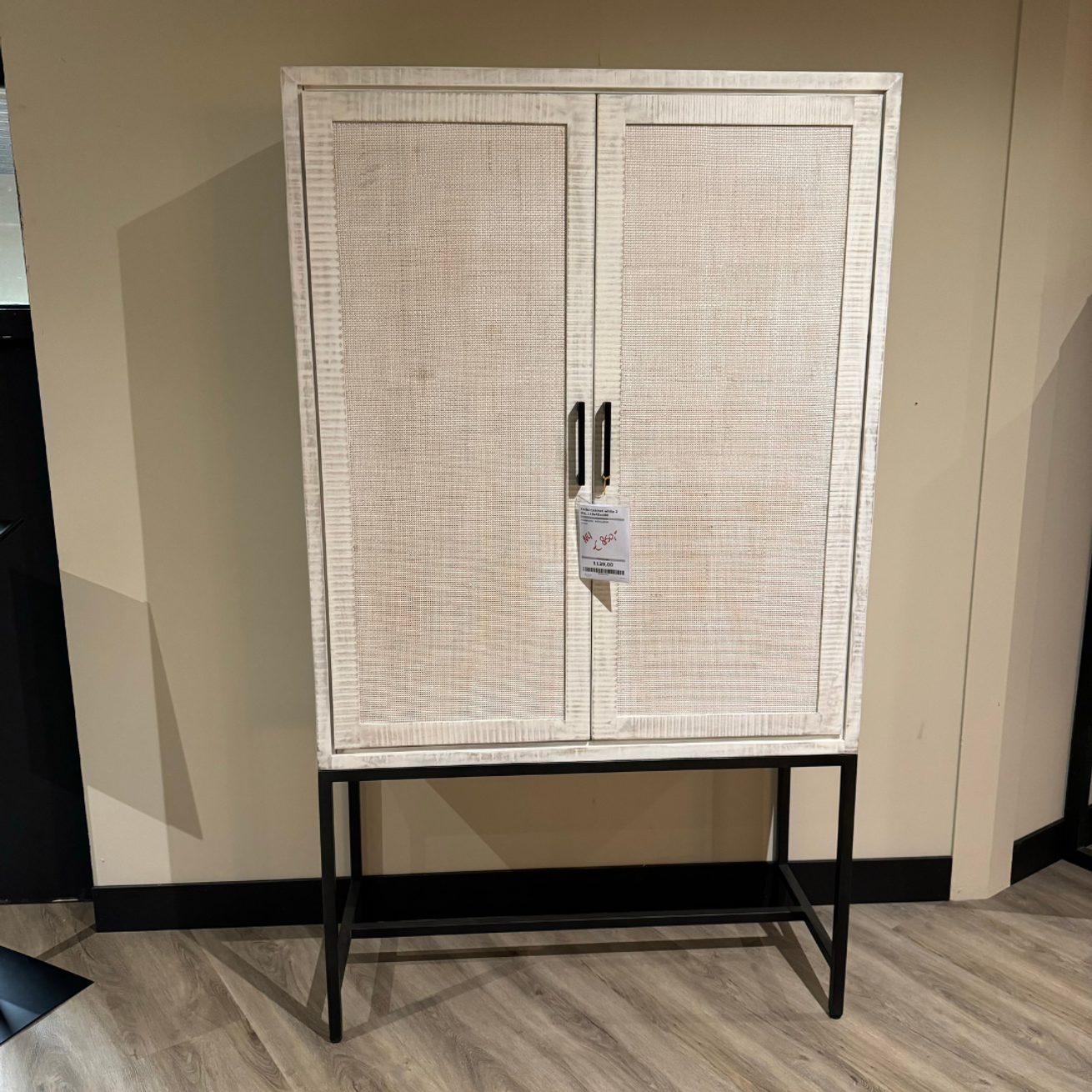Carini Cabinet white 2 drs. showmodel
