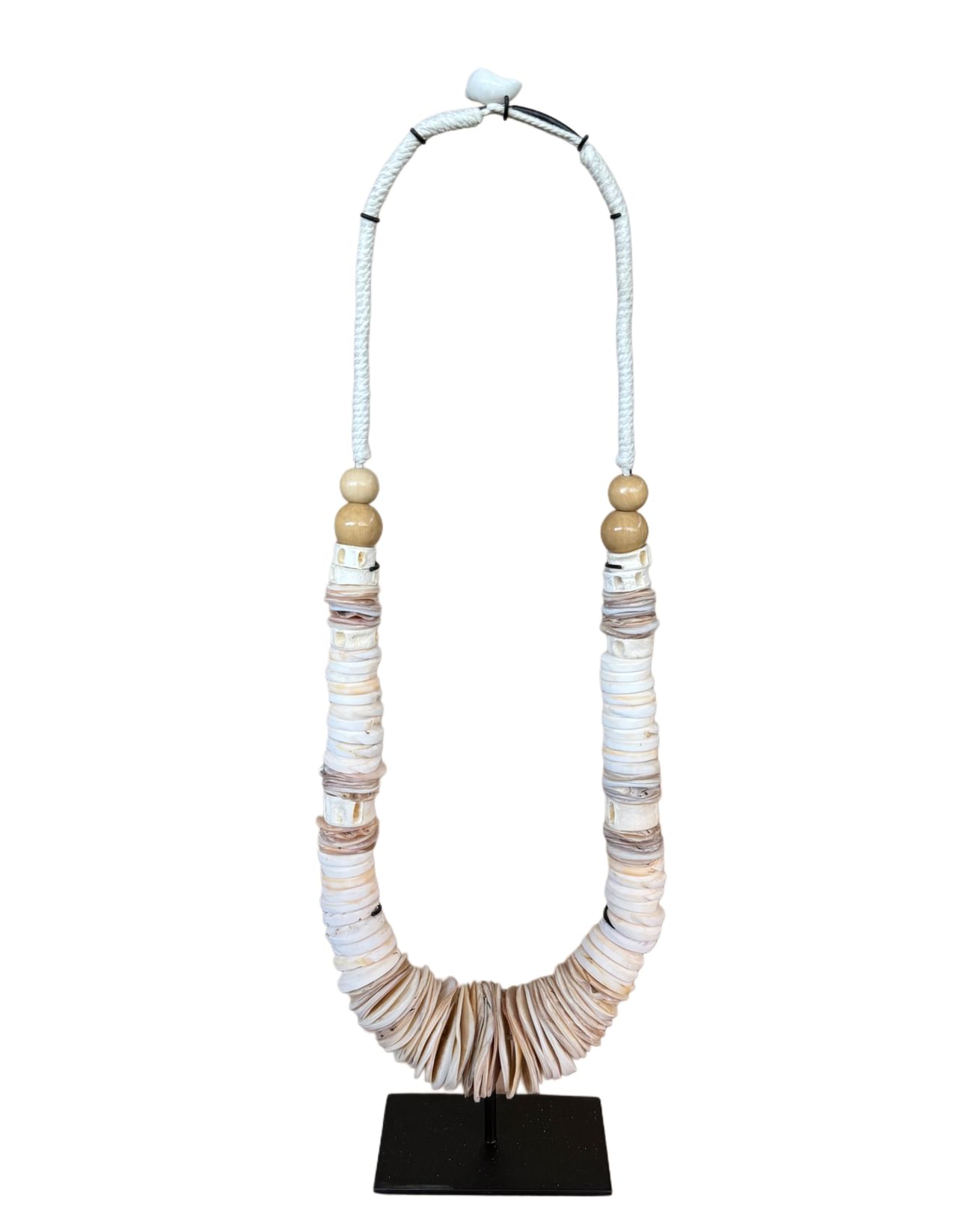 Manari shell necklace