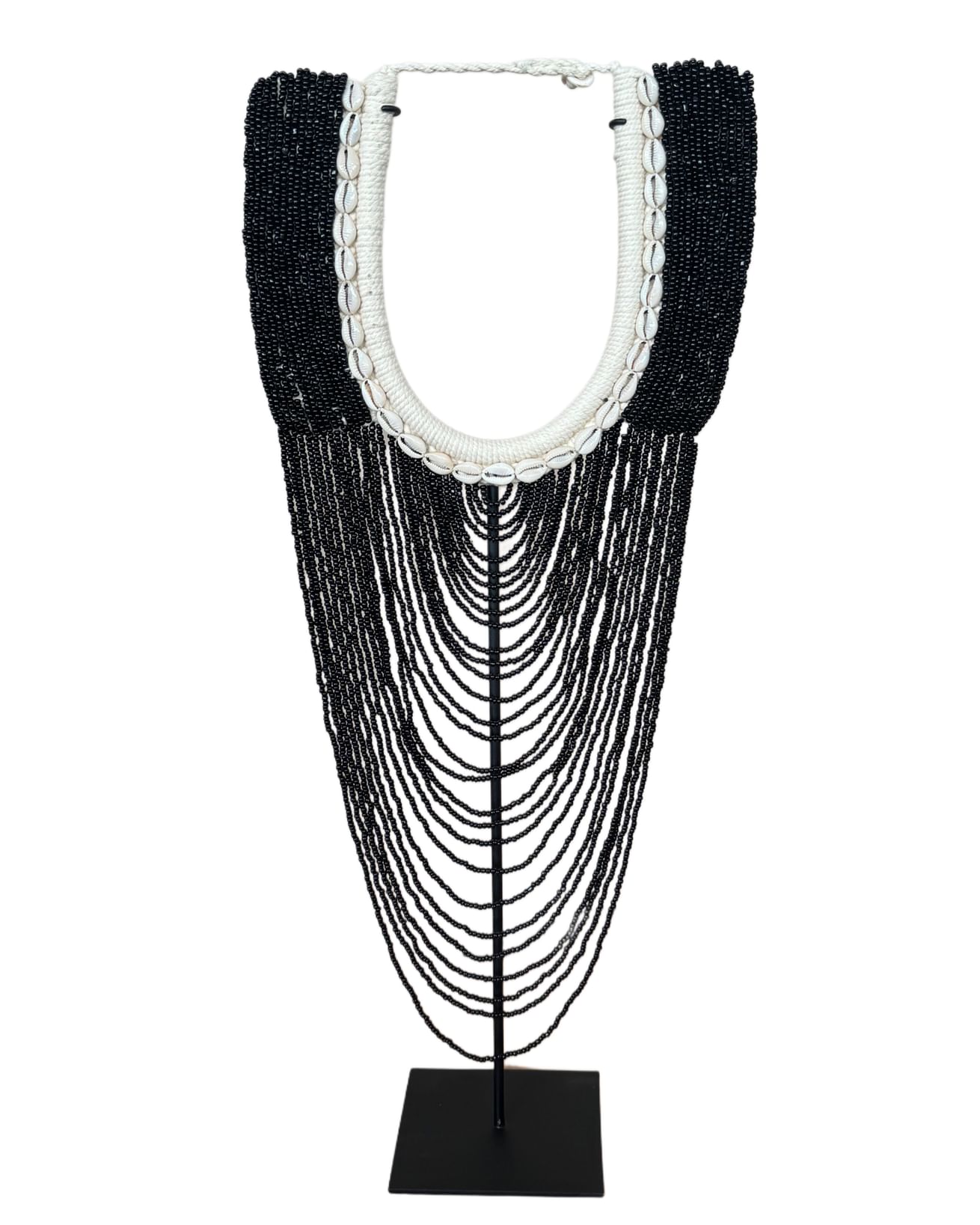 Waroro necklace beads and shell black