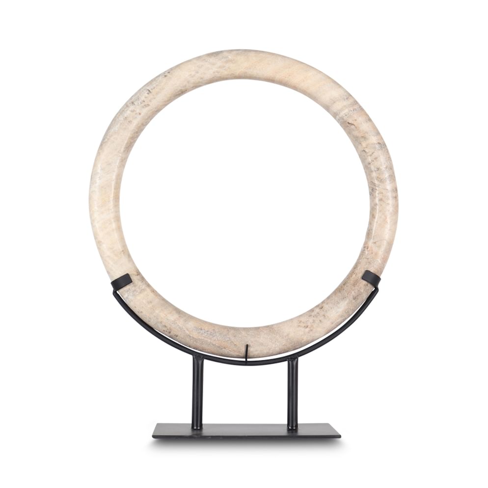 Iras onyx ring on stand 50 cm