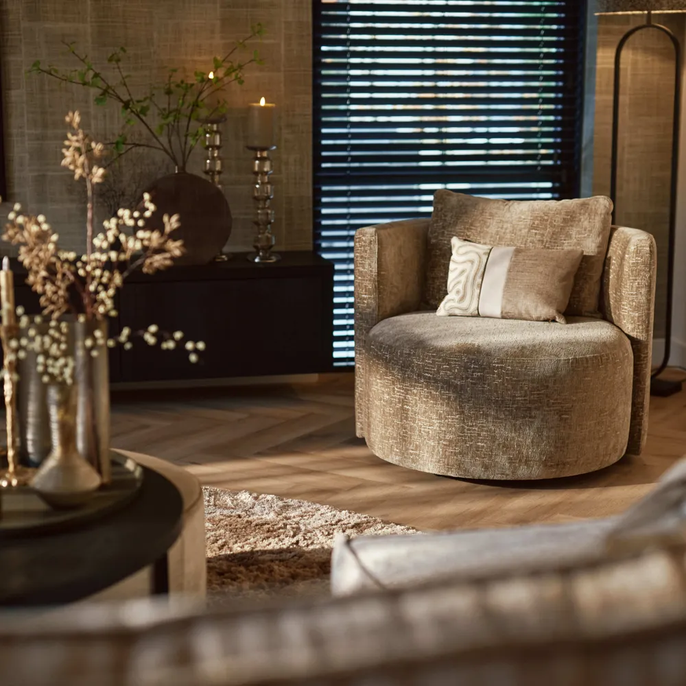 Binnenkijken in een stijlvolle woonkamer en eetkamer