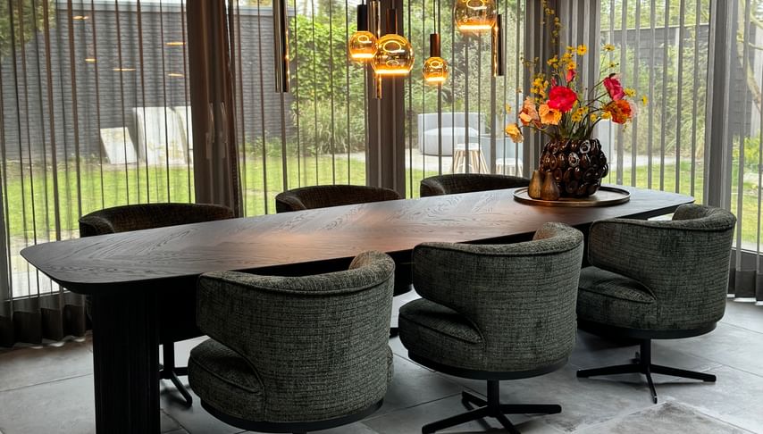 Open, warm en vrolijk: binnenkijken in de eetkamer