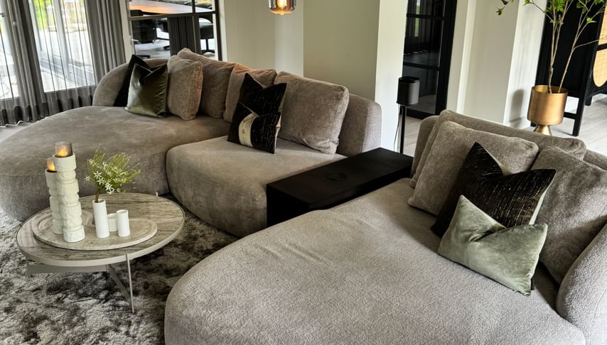 Schau dir das Wohnzimmer an und entdecke den Bestseller Medusa!