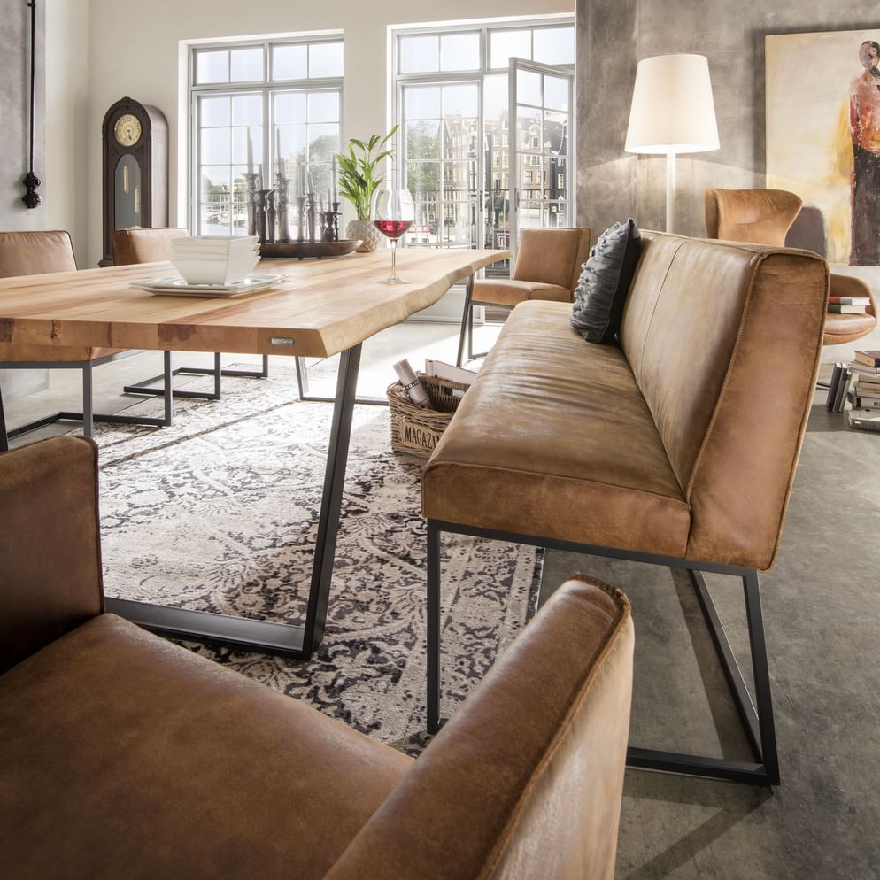 Zara/Lara Esszimmerbank gerade