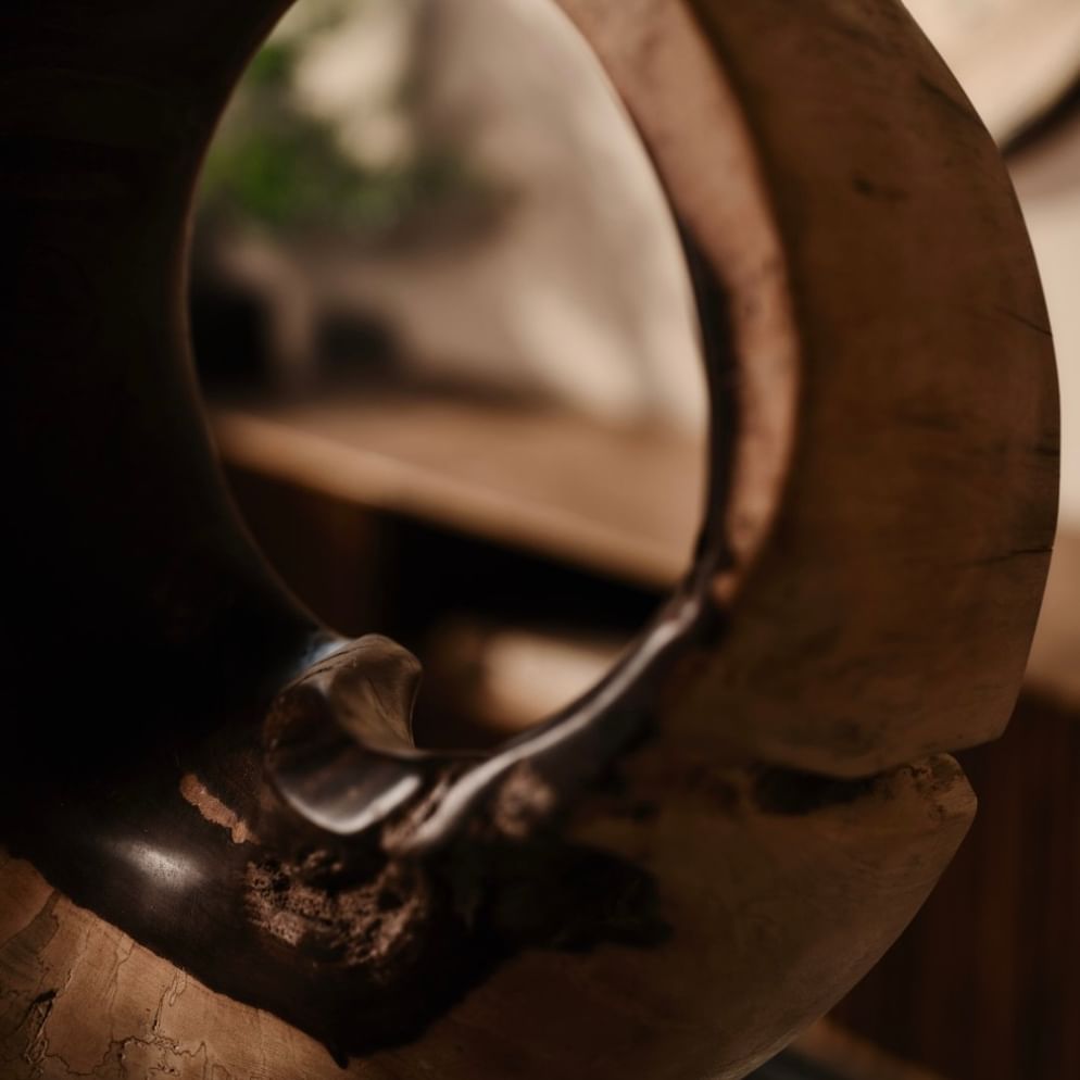 Ropang tamarinde ornament on stand round