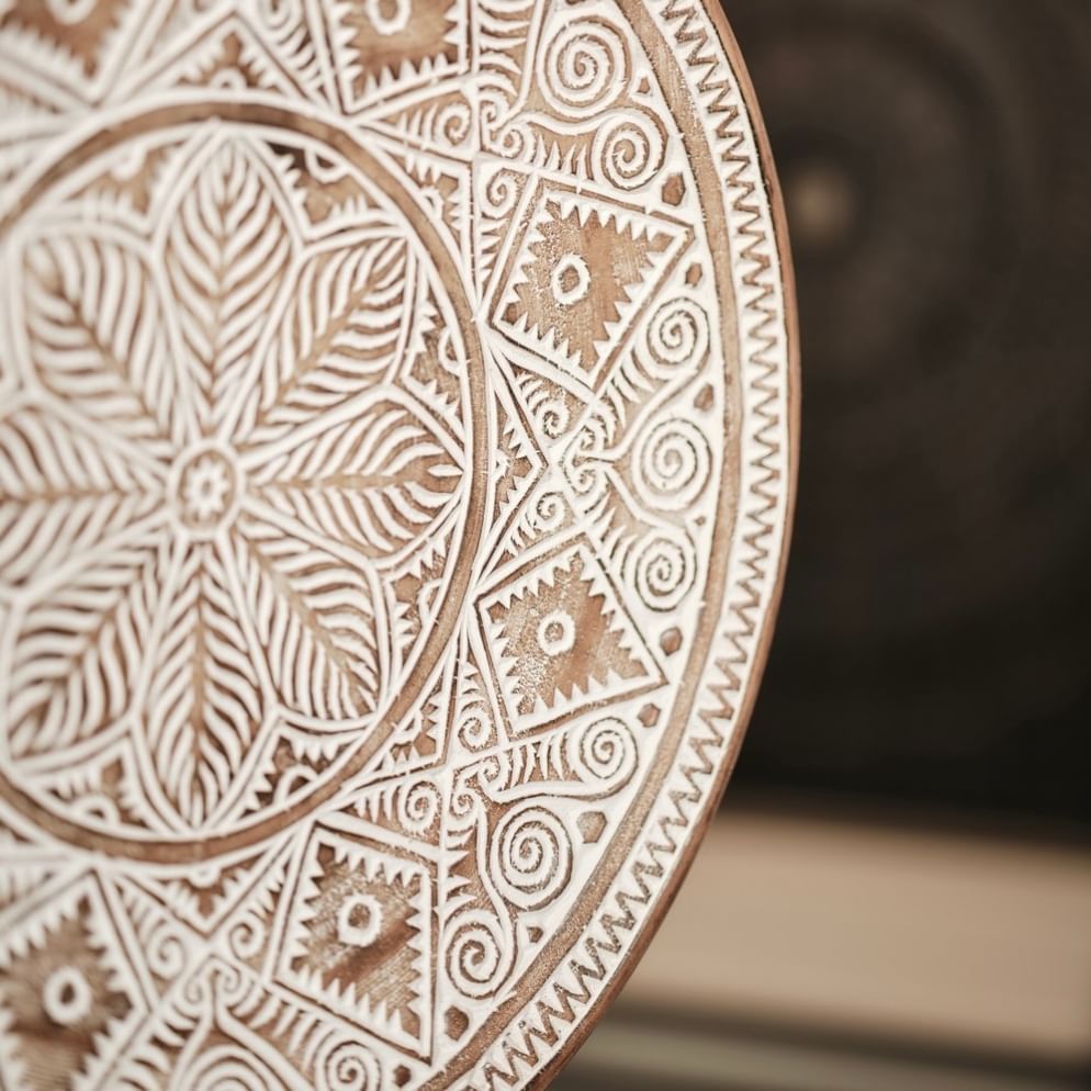 Ramoet palm ornament on stand white