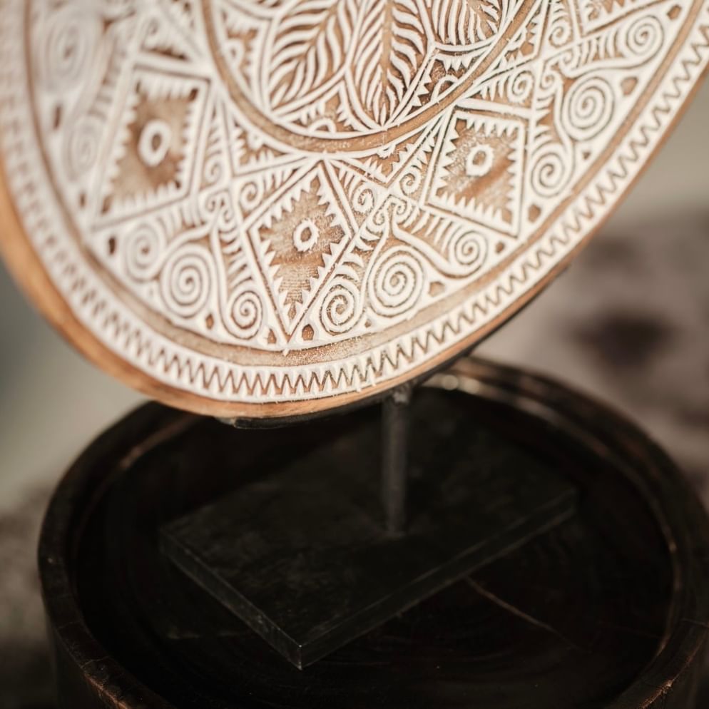 Ramoet palm ornament on stand white