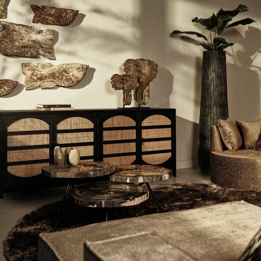 Ciawi coffeetable petrified wood high black leg