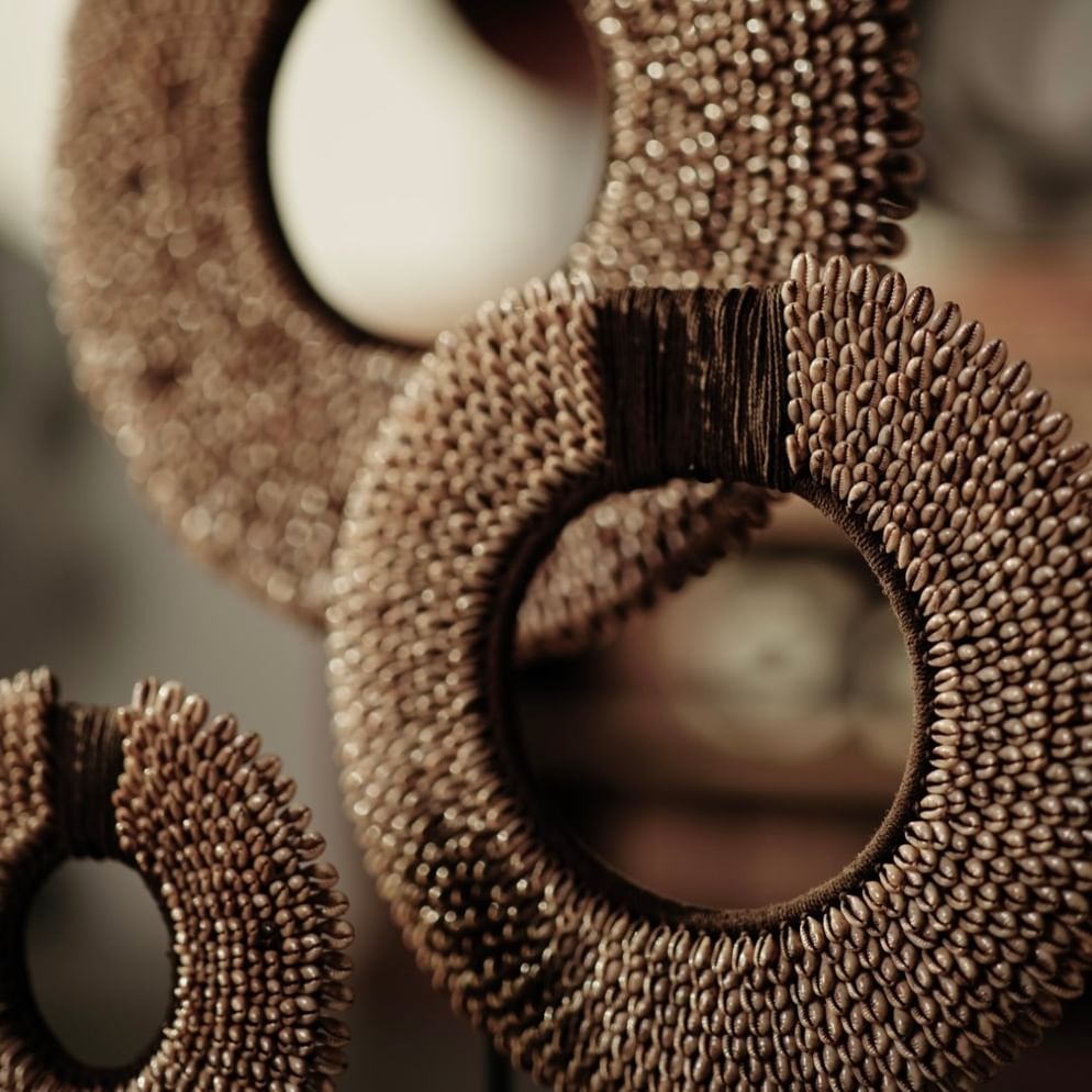 Papua necklace on stand brown sedang 30 cm